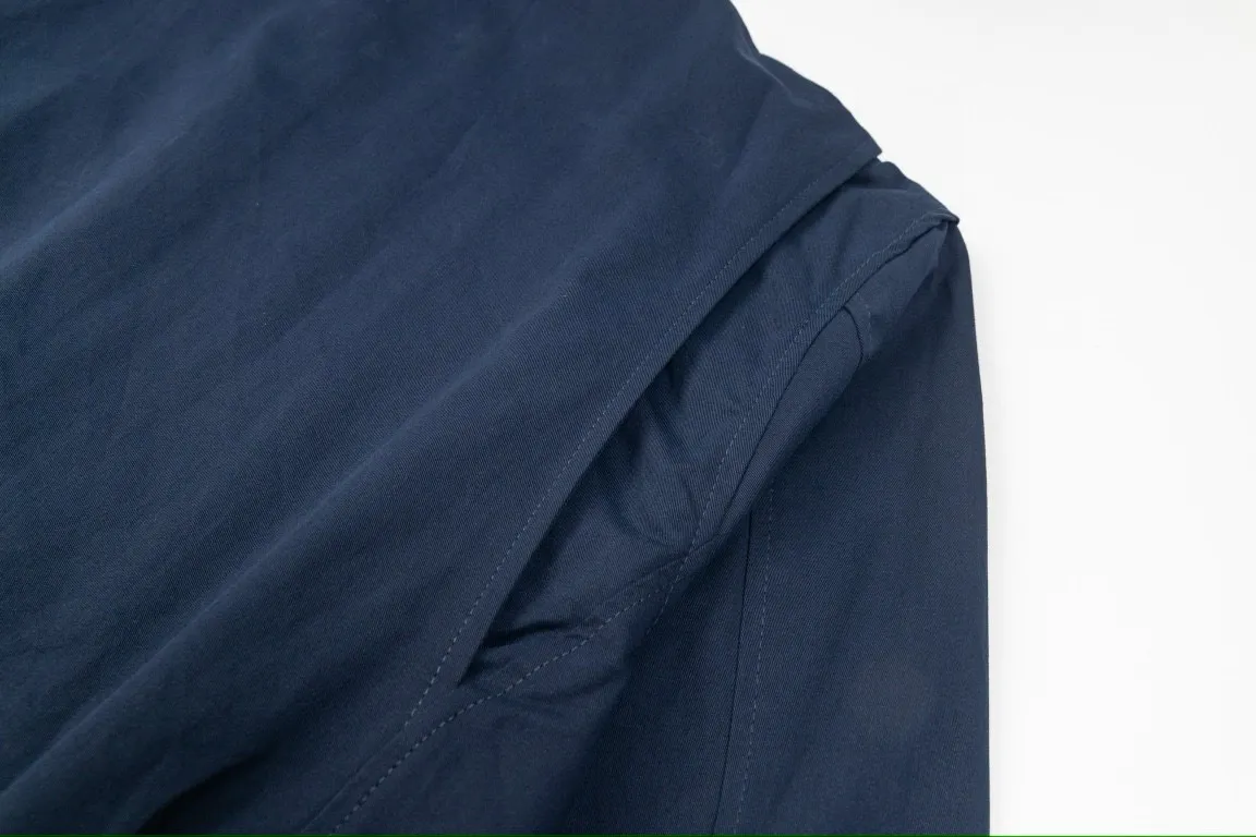 P300 model number: G317 Ralph Lauren's new 24ss classic embroidered logo lapel executive zipper jacket for both men and women. 1️⃣Selected from high-quality original developed pure cotton fabric, with customized plaid lining inside, the overall wear effect is very soft and comfortable. 2️⃣The workmanship details are perfectly controlled, with exquisite small logo embroidery on the chest, and the unique design style of splicing technology is used on the dropped shoulders to highlight your personality! The version is simple but not simple! 3️⃣ Complete with tag accessories, unisex design, and a very versatile jacket for men and women!  Color: black, navy blue, khaki Size: S, M, L, XL